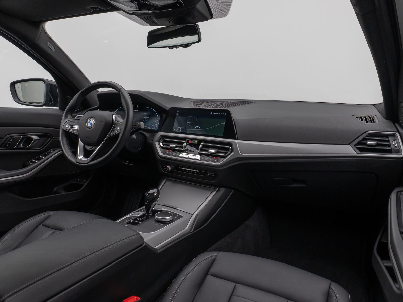 Fahrzeugabbildung BMW 330e Laser 360°HUD DAB H/K Lenkrhzg ACC Komfort