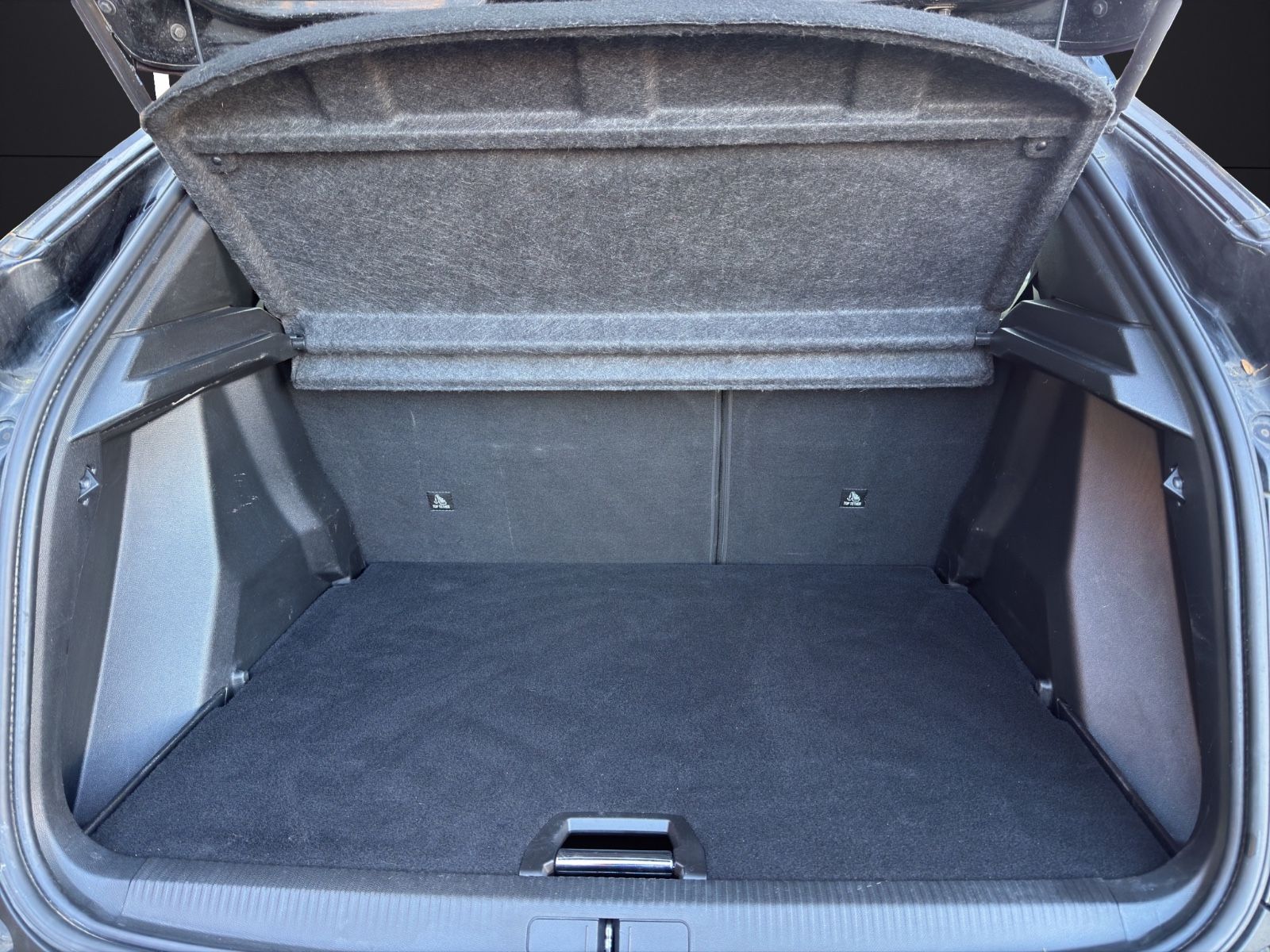 Fahrzeugabbildung Peugeot 2008 Allure 1.5 *CarPlay*SitzHZ*Navi*Kamera*