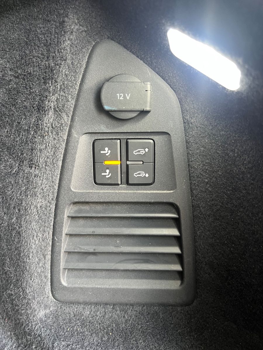 Fahrzeugabbildung Volkswagen Touareg 4.0 V8 Elegance 4Motion R line