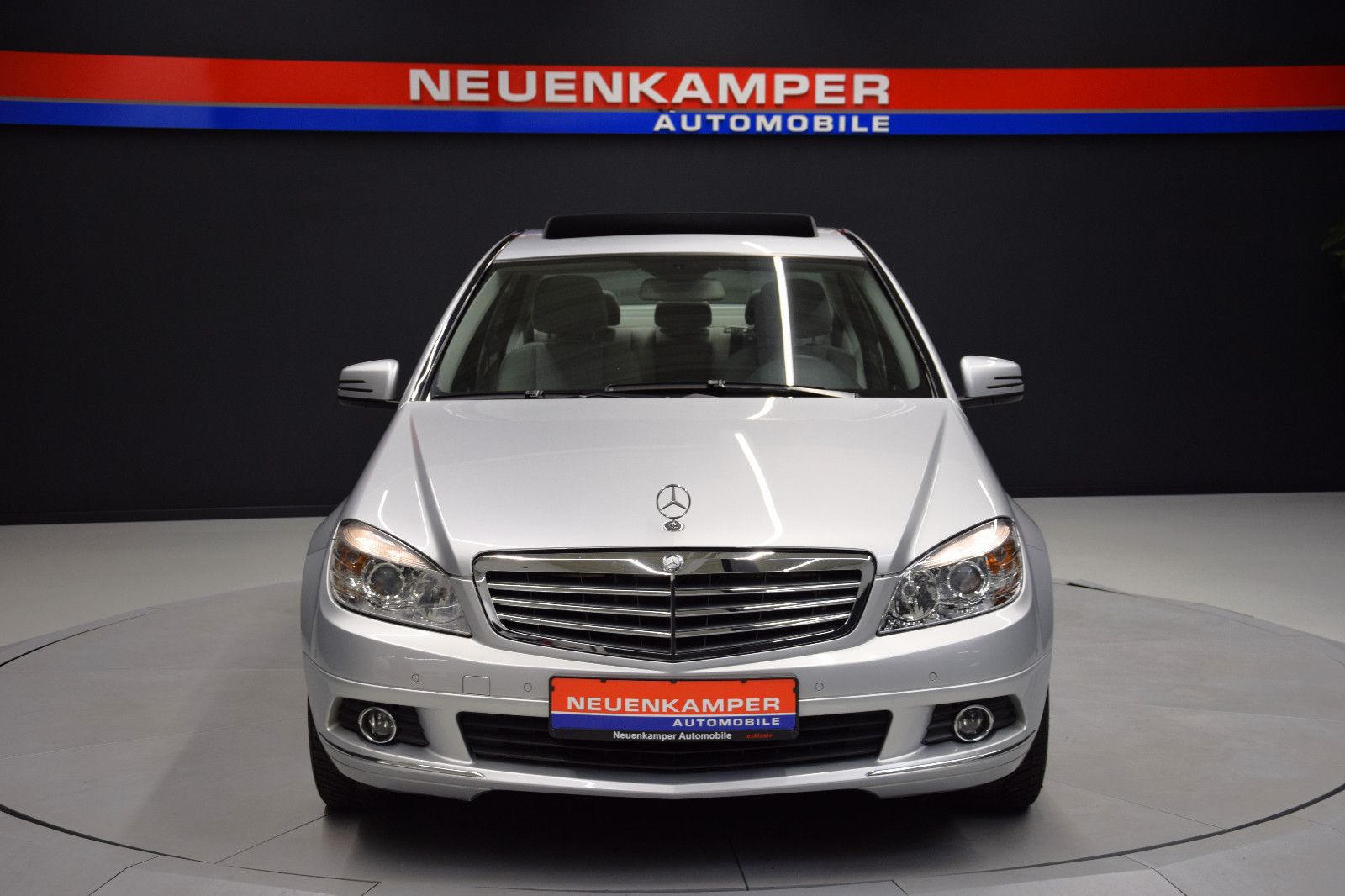 Fahrzeugabbildung Mercedes-Benz C 180 CGI Elegance Limousine Automatik 1. Hand