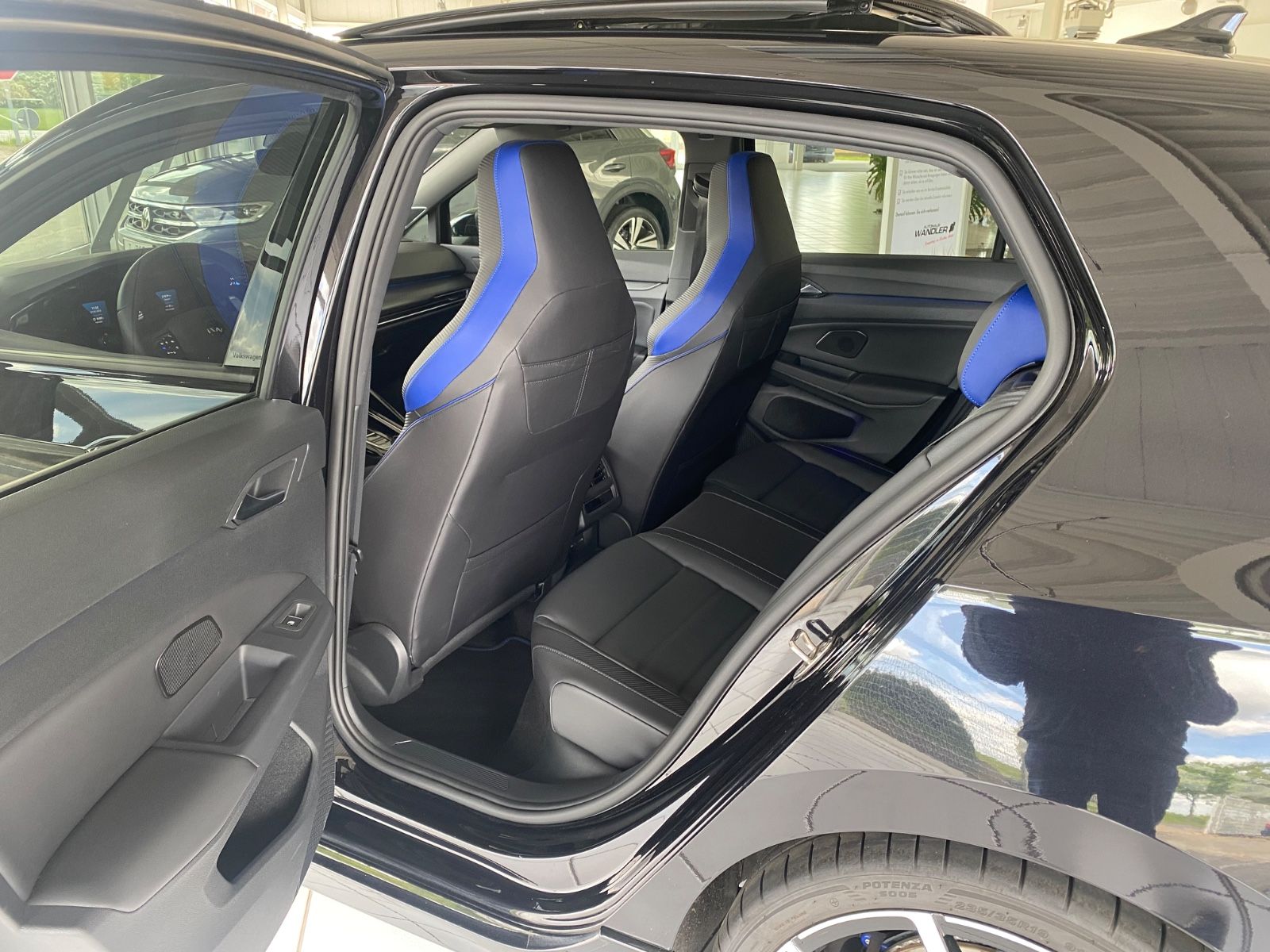 Volkswagen Golf VIII Lim. R 4Motion Leder Pano Black Sty foto 7