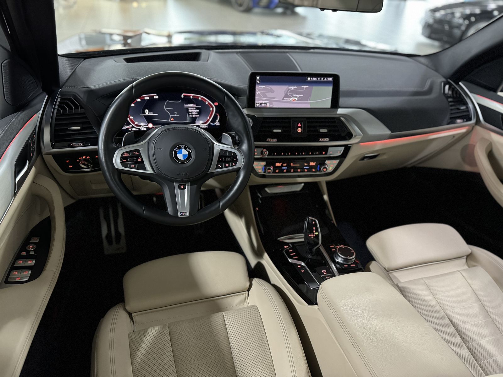 Fahrzeugabbildung BMW X3 xD30d M Sport Panorama Kamera HUD HiFi DisplK