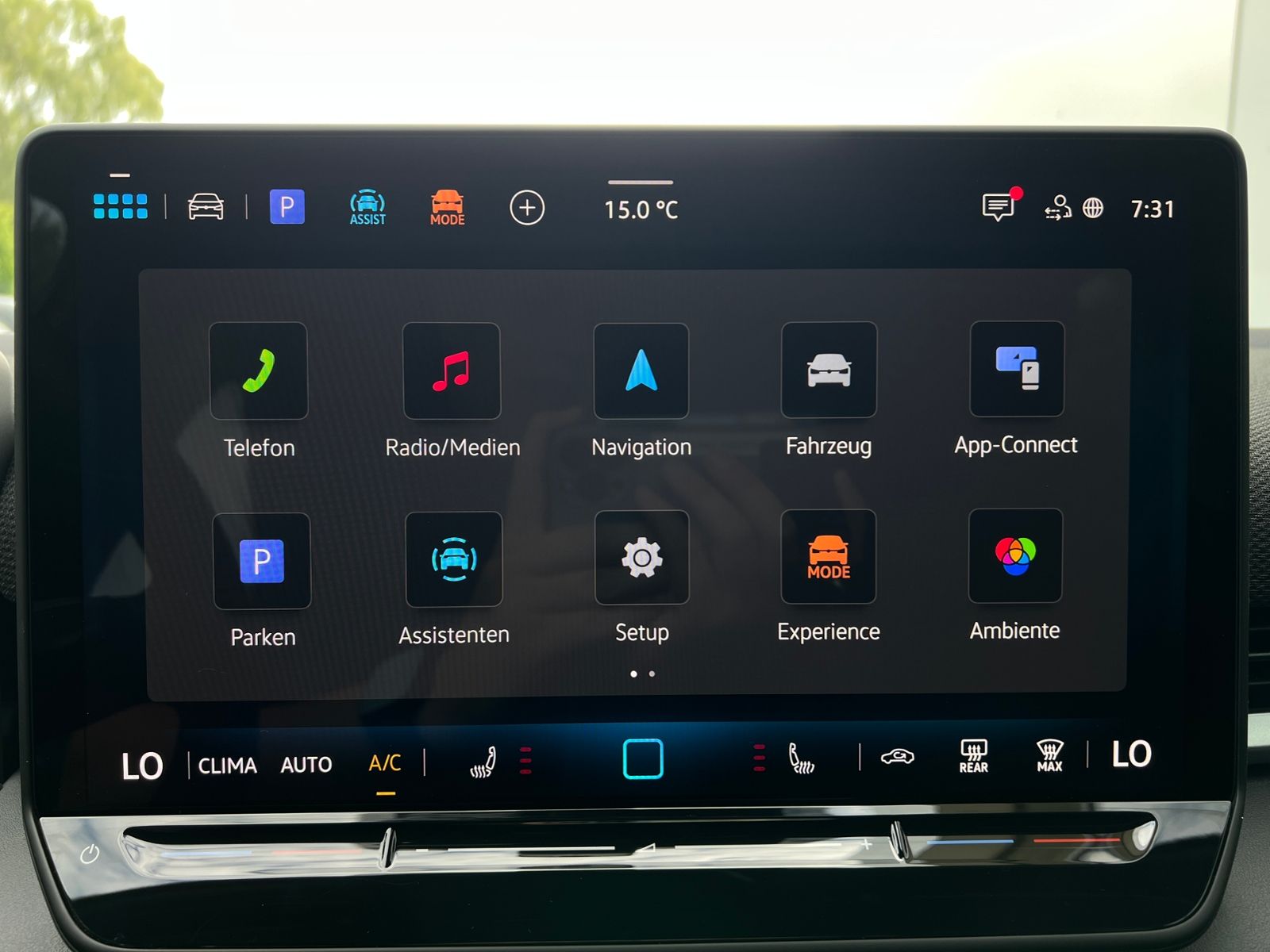 Fahrzeugabbildung Volkswagen T-Roc R-Line 1.5 eTSI DSG *BlackStyle, AHK, 20"-