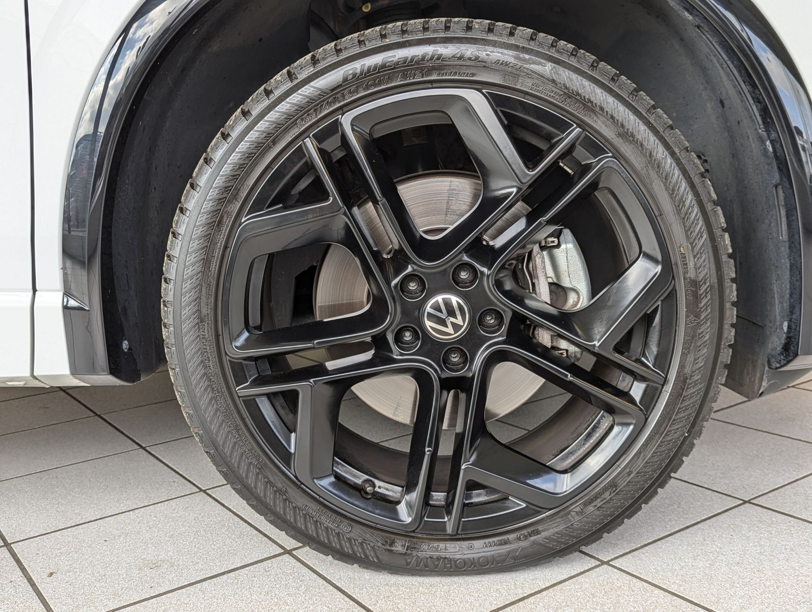 Photo du véhicule Volkswagen Tiguan 2.0TDI R-Line 4M Pano Black AHK Matrix 20