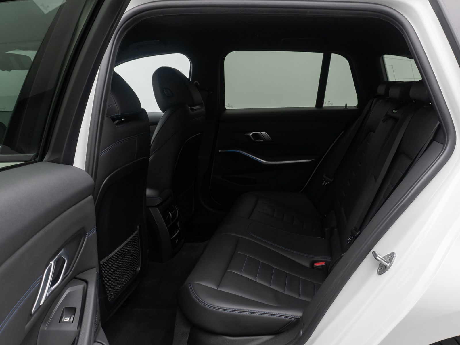 Fahrzeugabbildung BMW 330e xD M Sport DAB Laser AHK HUD Kamera Alarm