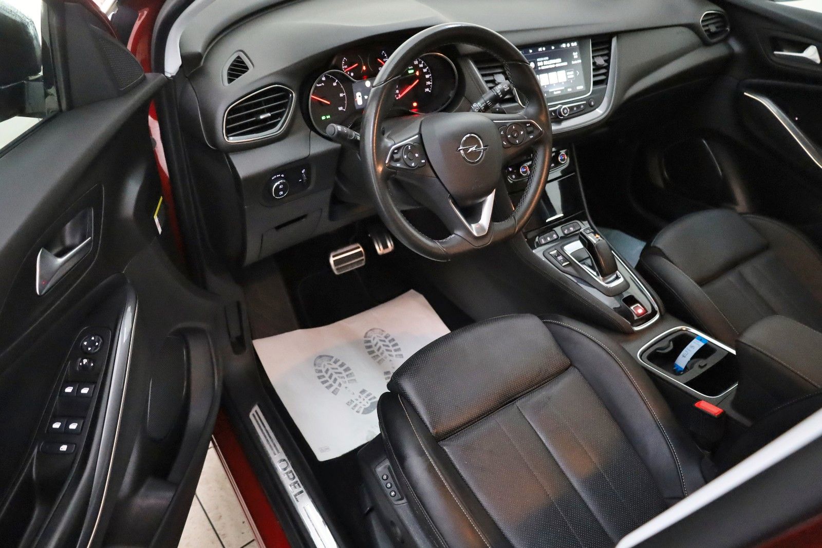 Fahrzeugabbildung Opel Grandland X Innovation Leder,Navi,LED,ACC,AHK