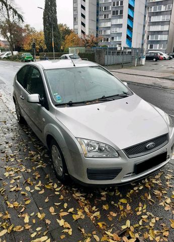 Ford Focus 2, 1.4 bensin, TÜV bis 05.26