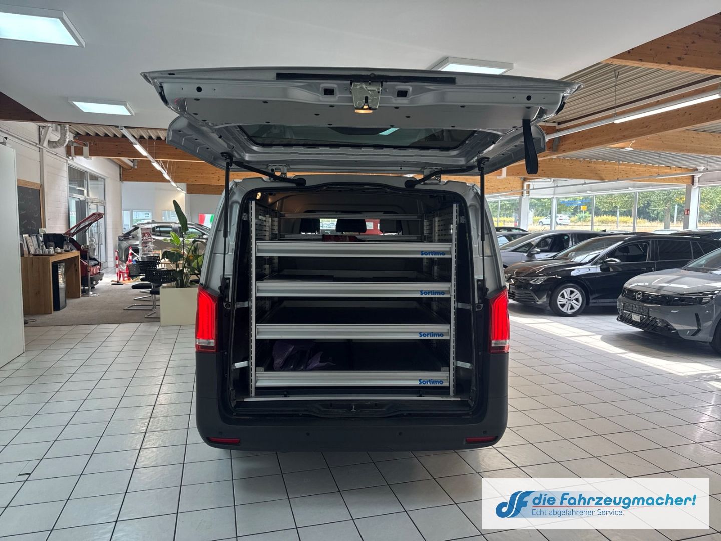 Fahrzeugabbildung Mercedes-Benz Vito Tourer 119 CDI 4x4 lang Navi LED Blendfrei