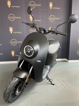 Andere Unu Pro 4KW/6PS ähnl. Niu "Black Friday Deal" - SCHWARZ ELEKTRO ROLLER