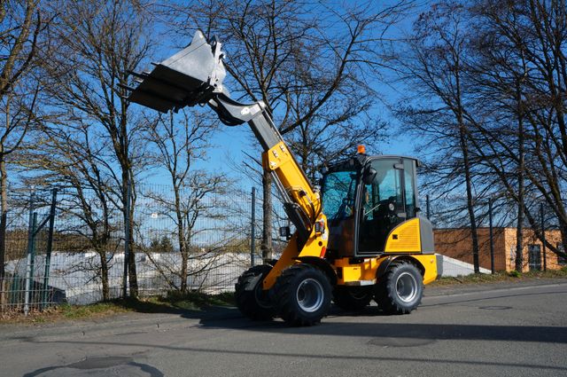 Jiný Teleskop Radlader Hoflader mit Kubota Diesel