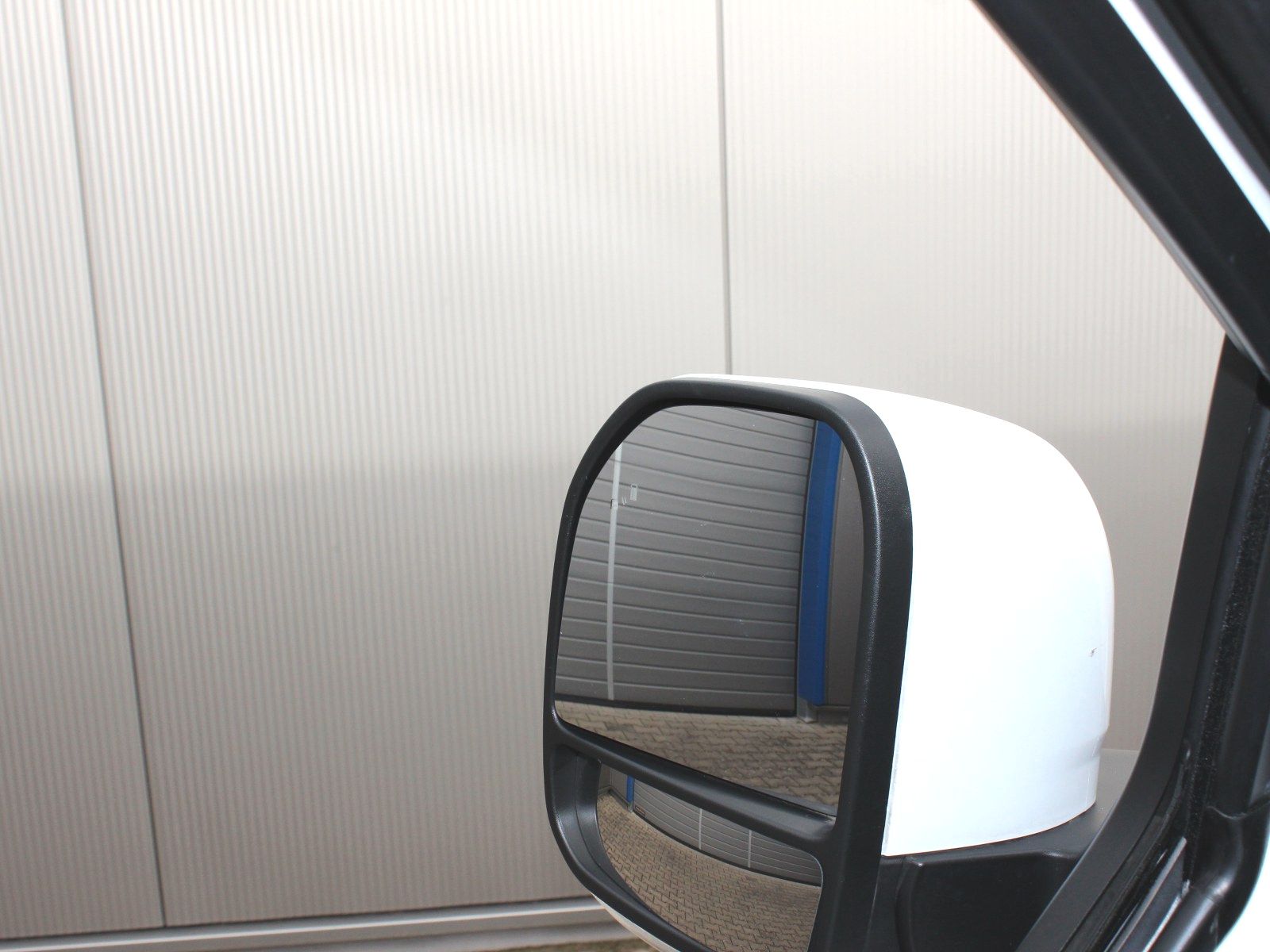 Fahrzeugabbildung Ford Tourneo Custom Plug-in Hybrid 340 L1 Titanium