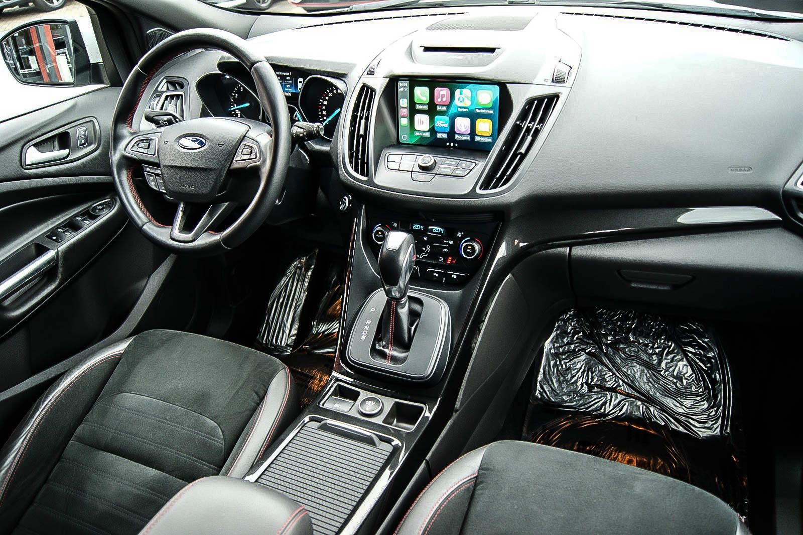 Fahrzeugabbildung Ford Kuga 15 EcoBoost 4x4 Auto ST-Line 1.HAND