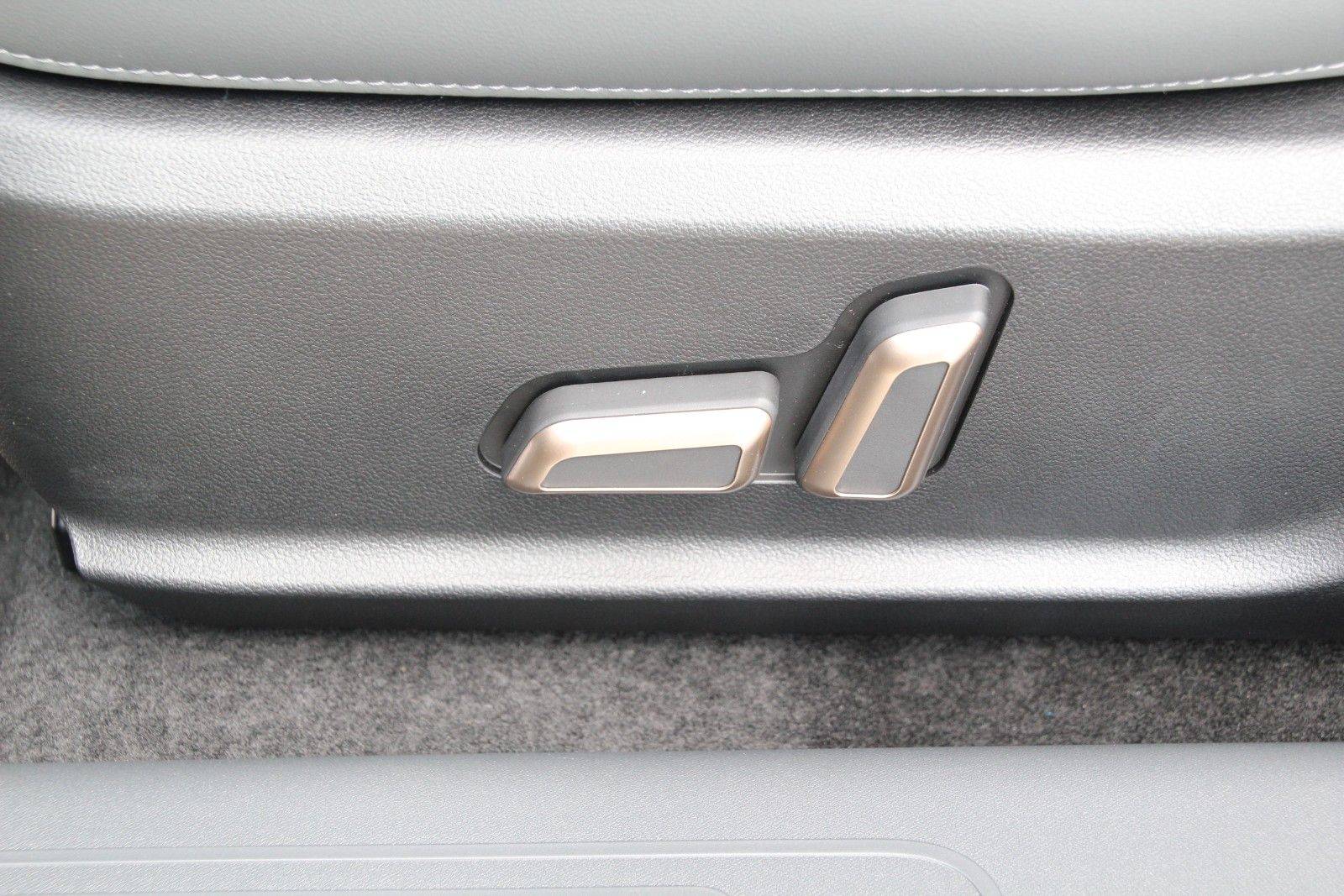 Fahrzeugabbildung GWM ORA 5 SUV Hybrid Luxury Panorama-Glasdach