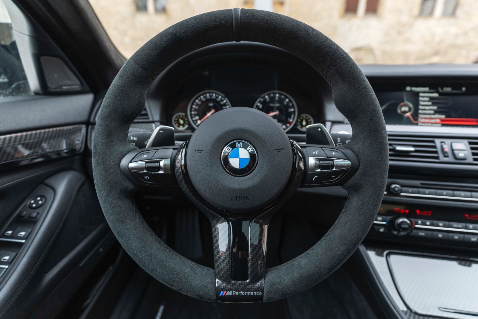 Fahrzeugabbildung BMW 550I Xdrive M-Performance HUD LED KAM NAV H&K