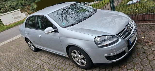 Volkswagen VW Jetta 1.6 TDI 8 Fach Bereift , Xenon