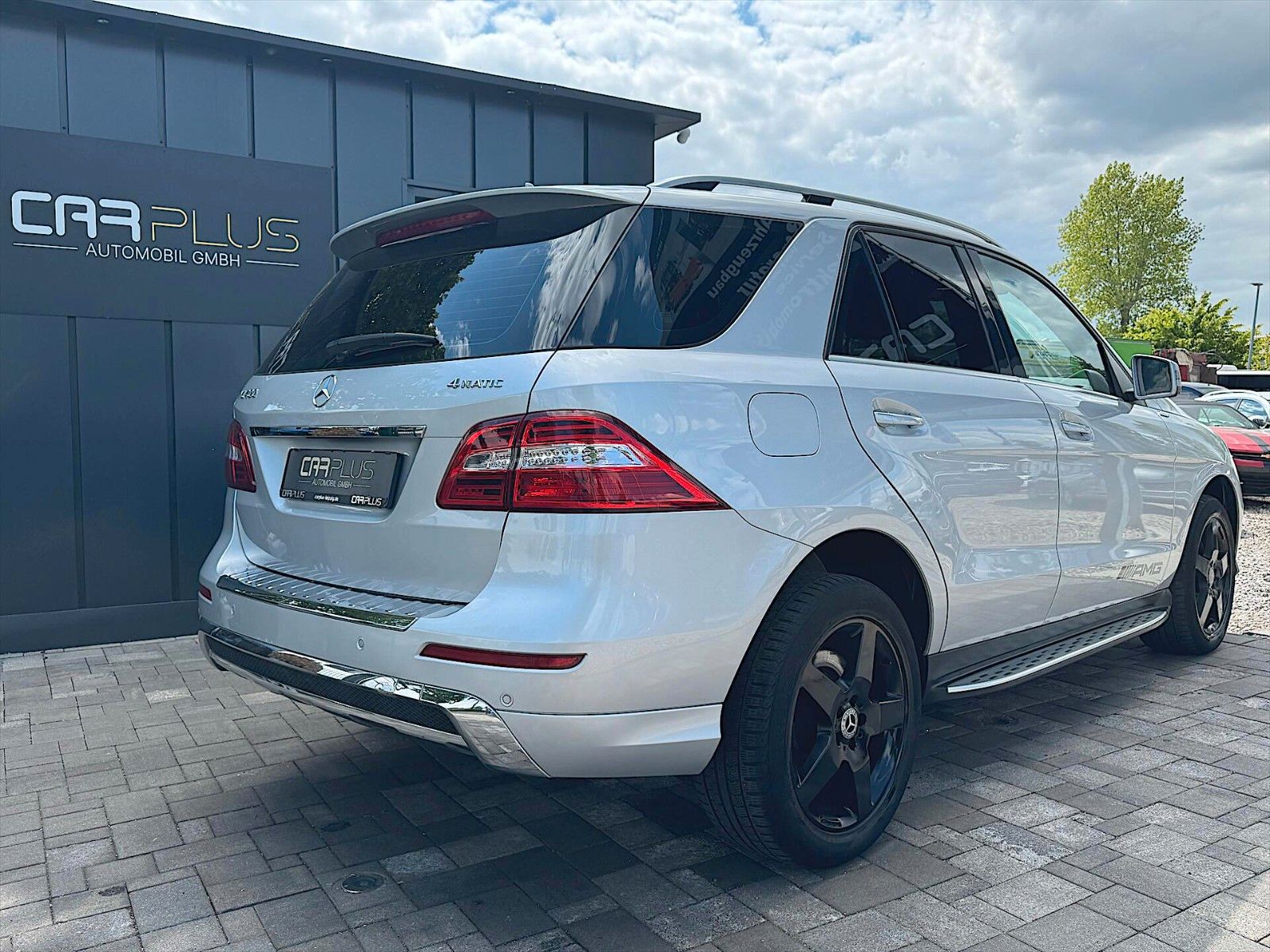 Fahrzeugabbildung Mercedes-Benz ML 400 AMG Sport-Paket 4Matic *Bi-Xenon*LED*