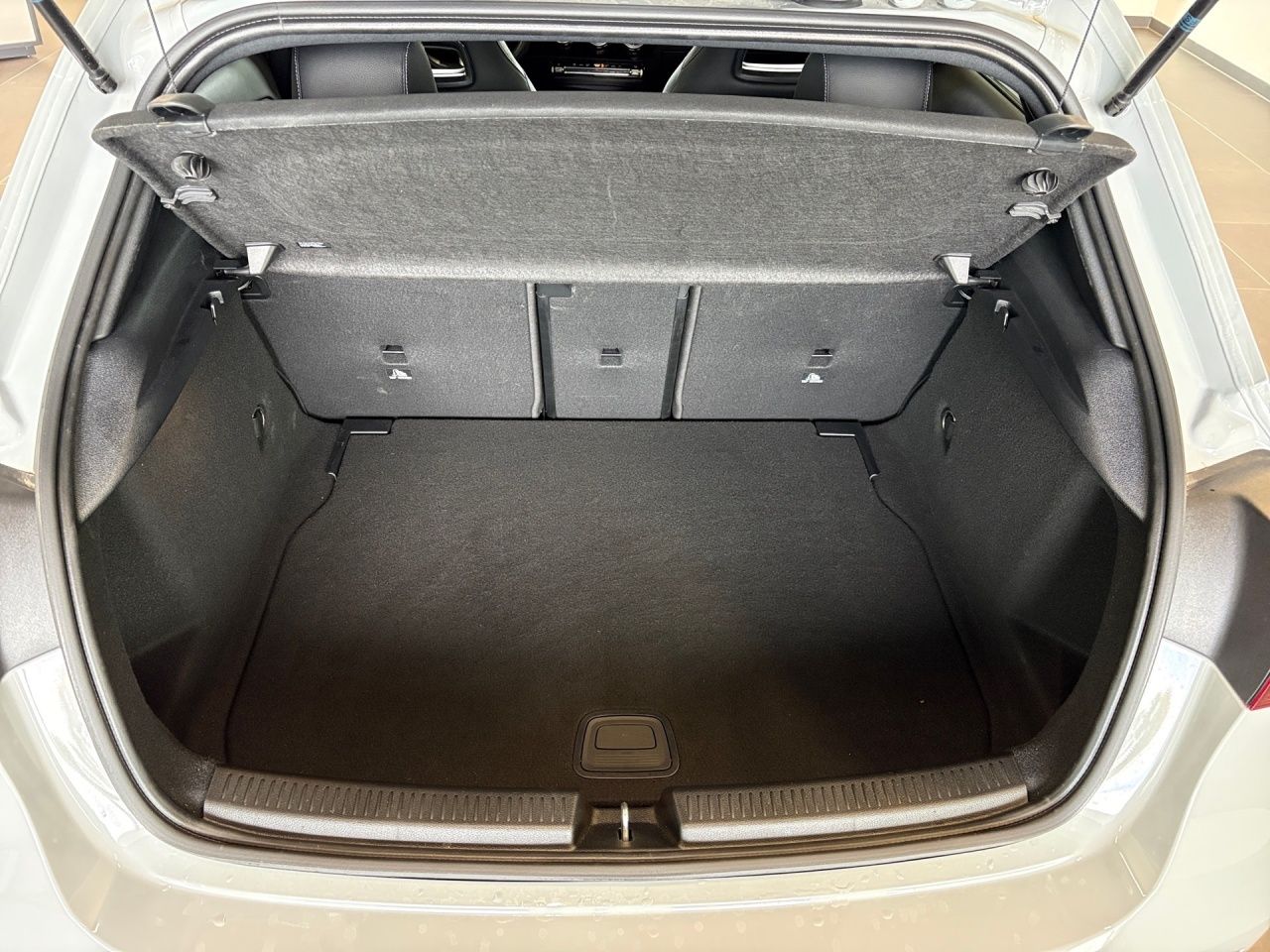 Fahrzeugabbildung Mercedes-Benz A 180 AMG AHK Night Multibeam Ambiente WinterPa