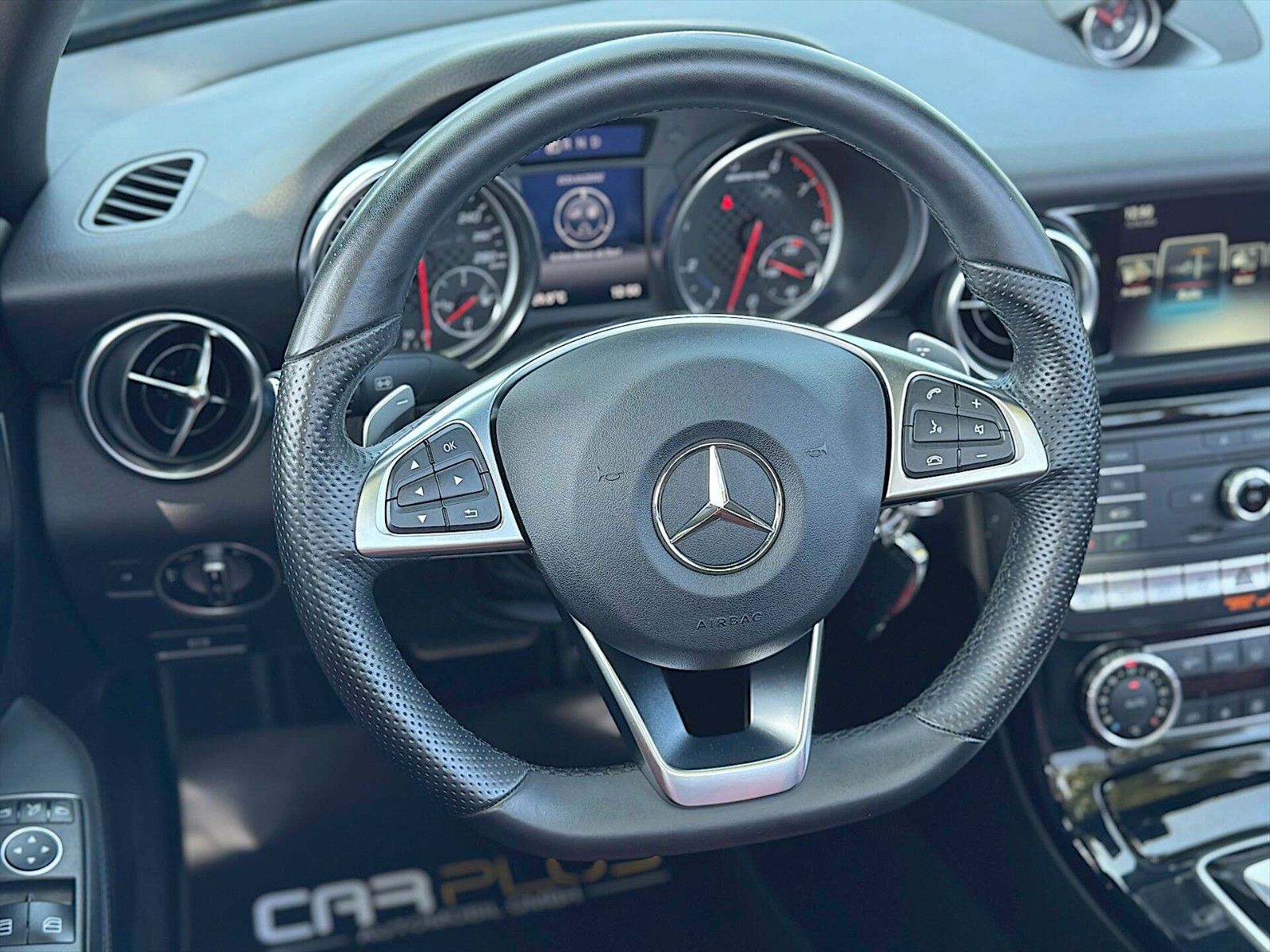 Fahrzeugabbildung Mercedes-Benz SLC 43 AMG Designo Night *LED*Kamera*Panorama*