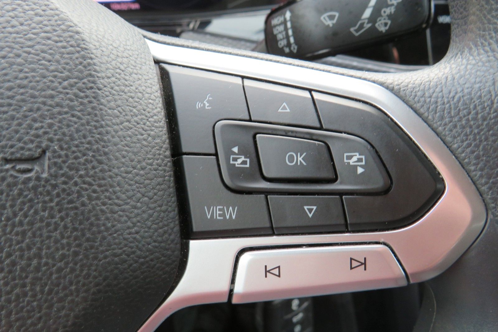 Fahrzeugabbildung Volkswagen T-Cross Life NAVI PDC SITZH DIGITAL-COCKPIT PRO
