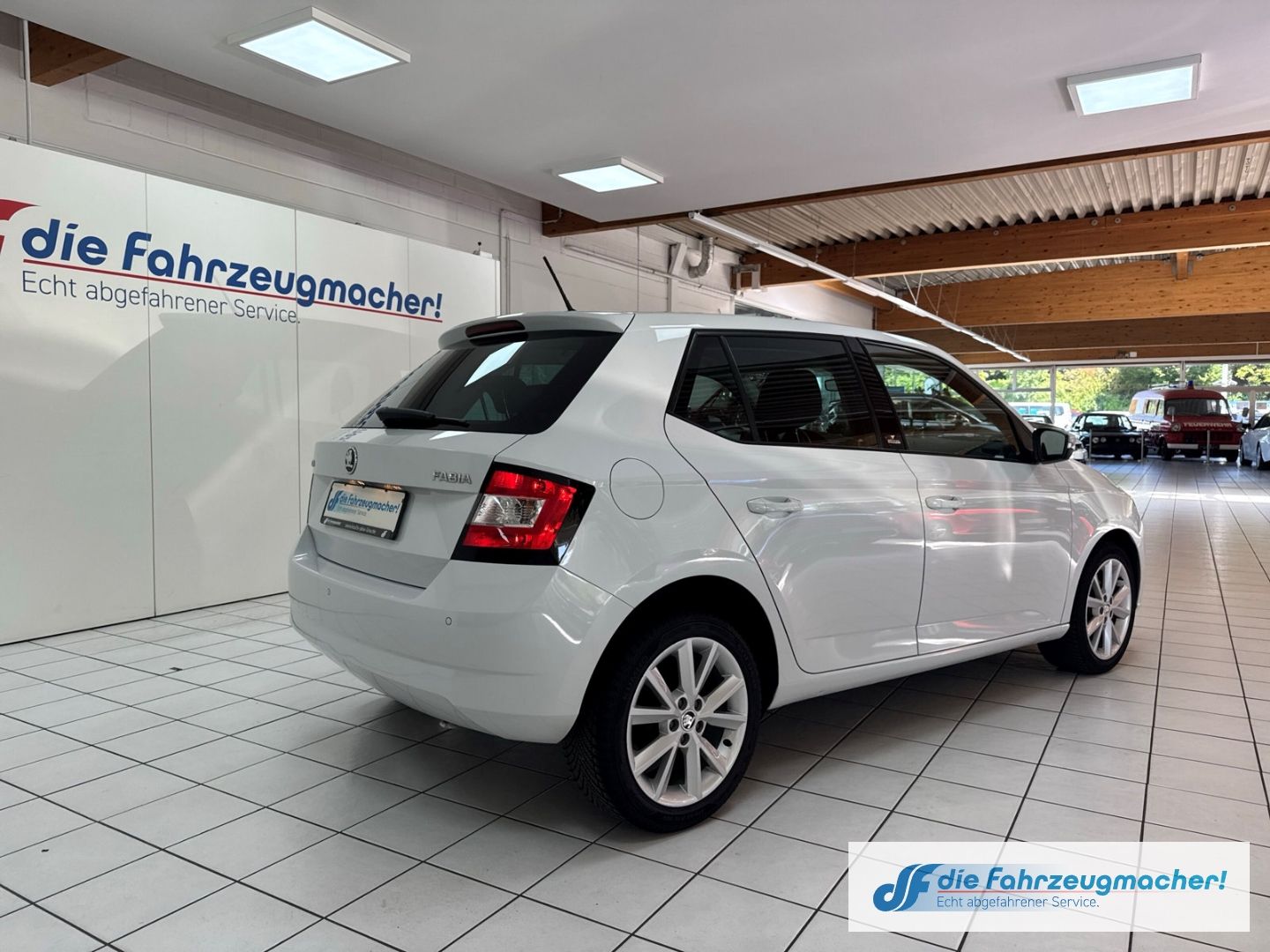 Fahrzeugabbildung SKODA Fabia Joy 1.0 MPI Sperrdiff. Klimaautom DAB SHZ