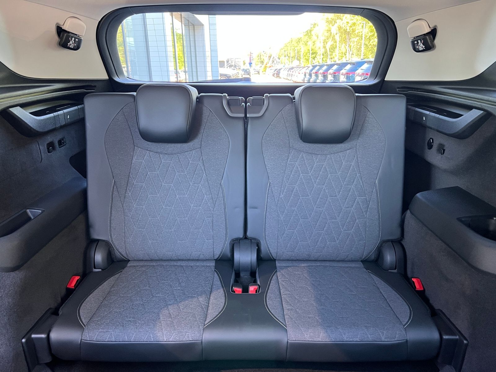 Fahrzeugabbildung Volkswagen Tayron LIFE 1.5 eTSI DSG *AHK, 7-Sitzer, LED, AC