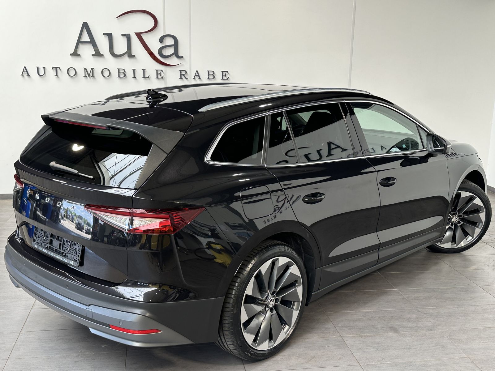 Fahrzeugabbildung SKODA Enyaq 80 Suite Drive Sport Plus NAV+LED+ACC+PANO