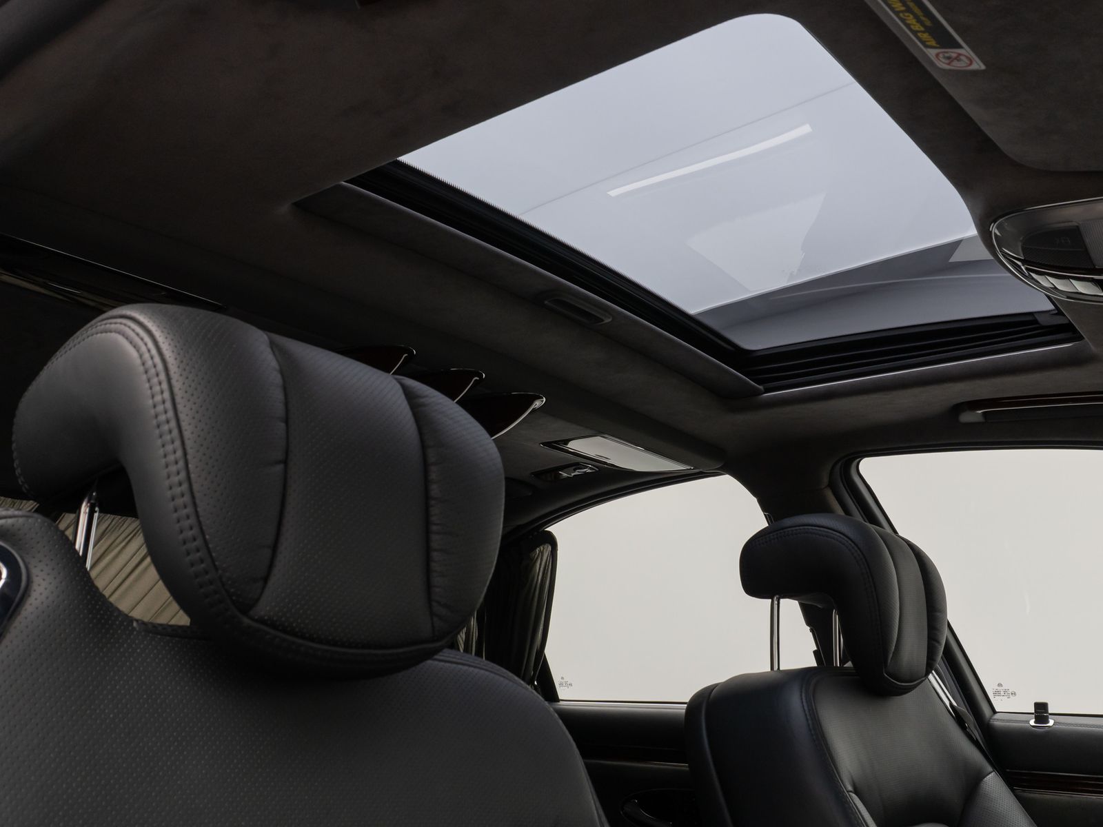 Fahrzeugabbildung Maybach 57 DUOTONE V12 Fondpaket Massage Solar VOLL