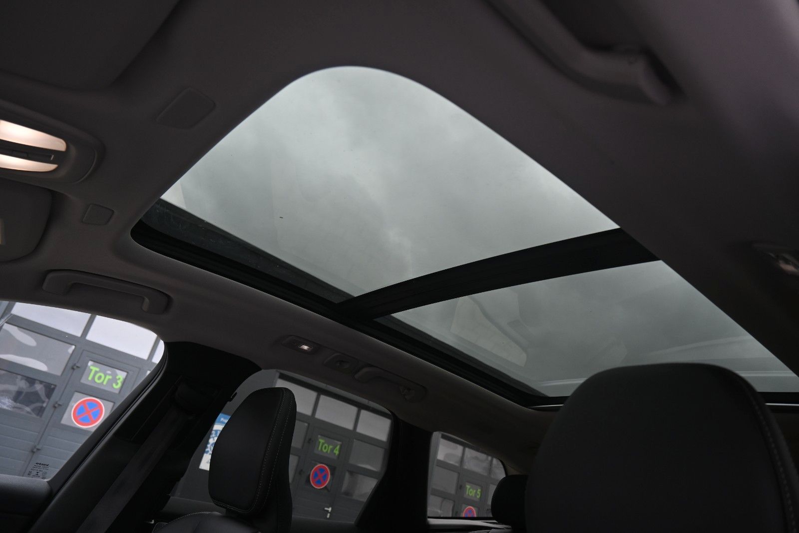 Fahrzeugabbildung Volvo XC60 T8 PHEV Ultimate Dark*LUFT*360°*ACC*AHK*