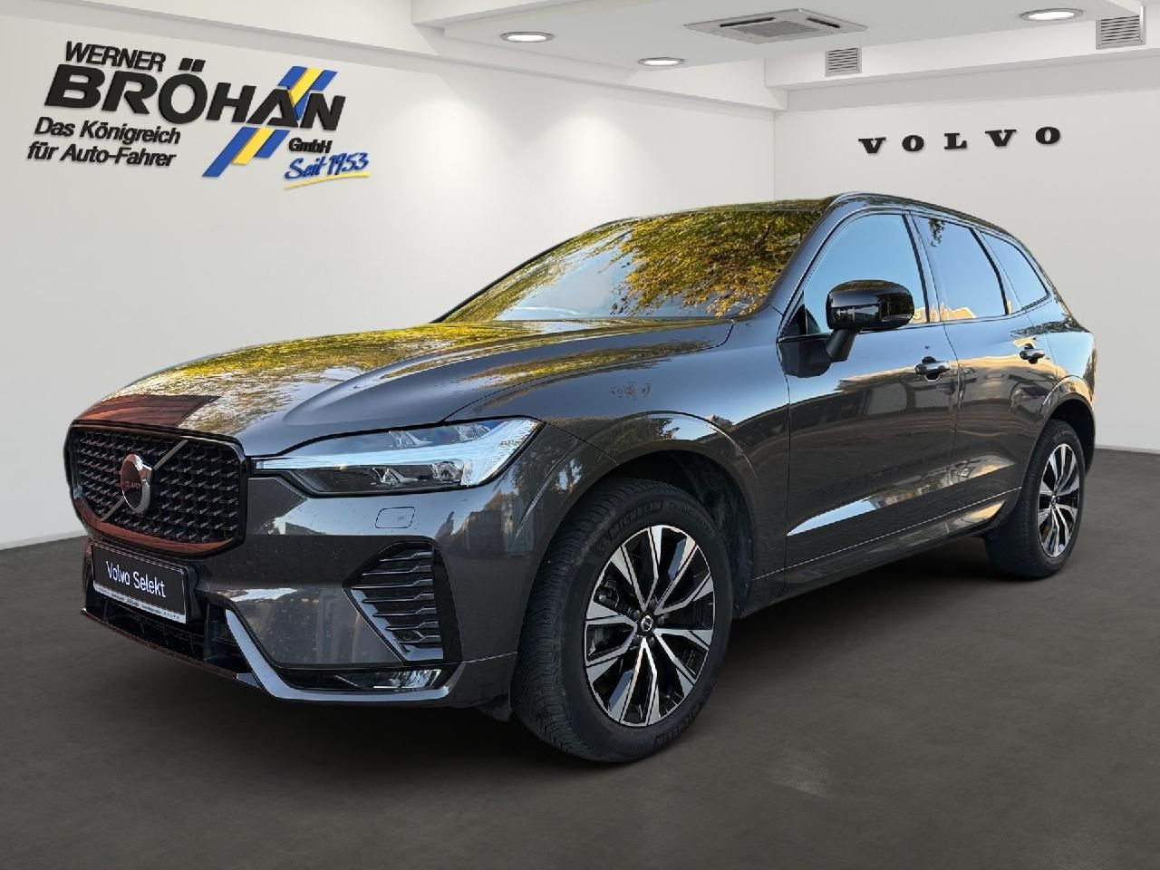 Fahrzeugabbildung Volvo XC60 B5 Benzin AWD Plus Dark