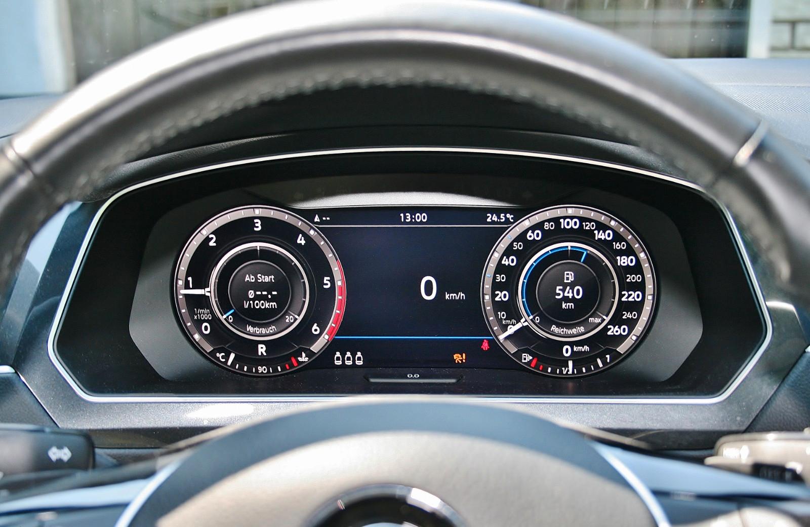 Volkswagen Tiguan Highline+NAVI+KEYLES+LED+RFK+AHK+SHZ+ACC+