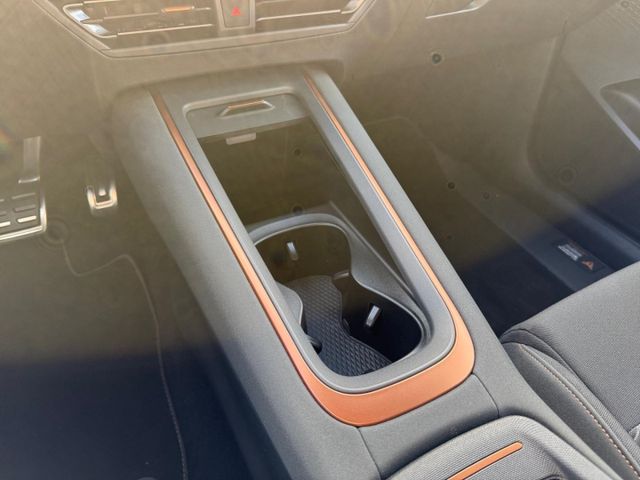 Born 58 kWh LED Navi Sitzh. ACC Kamera Allwetter