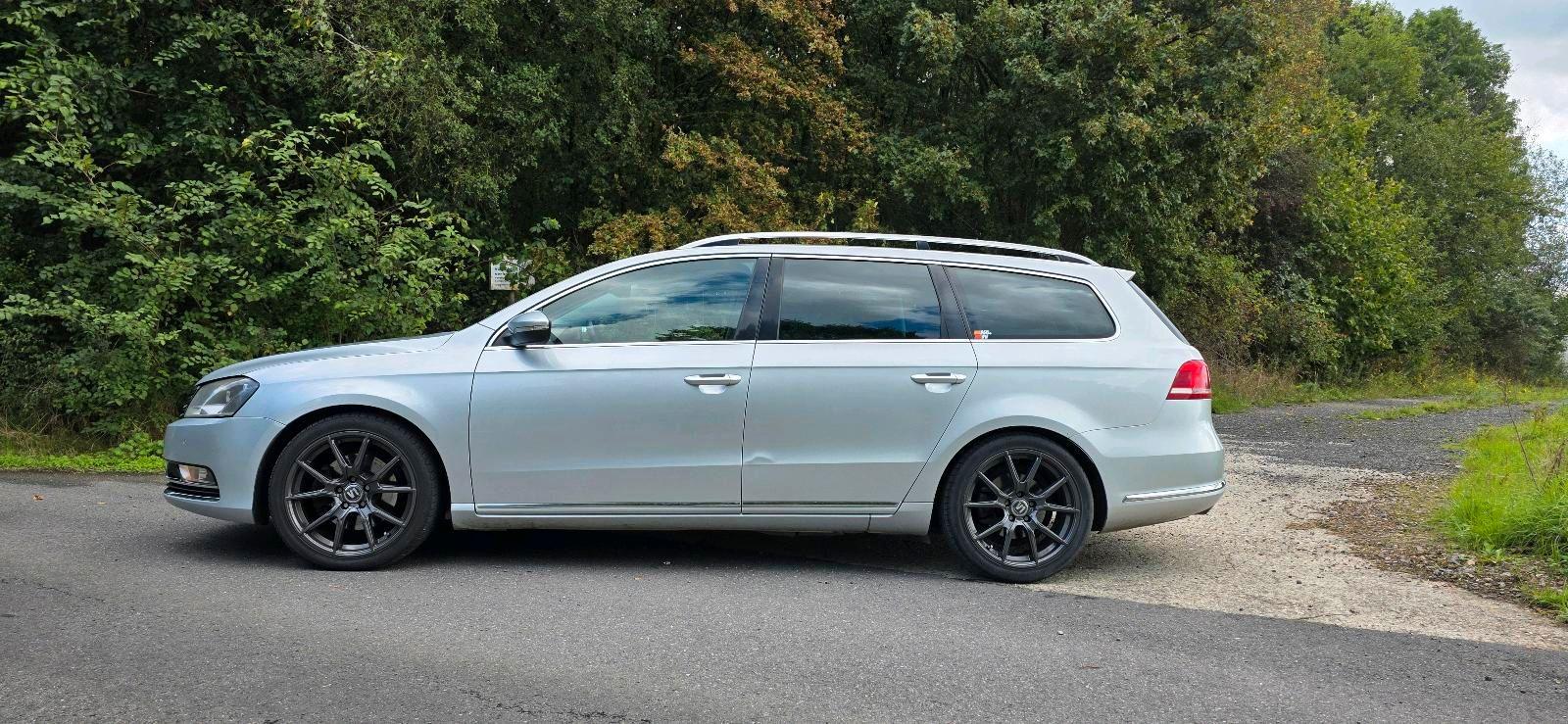 Volkswagen Passat 2011 — interior