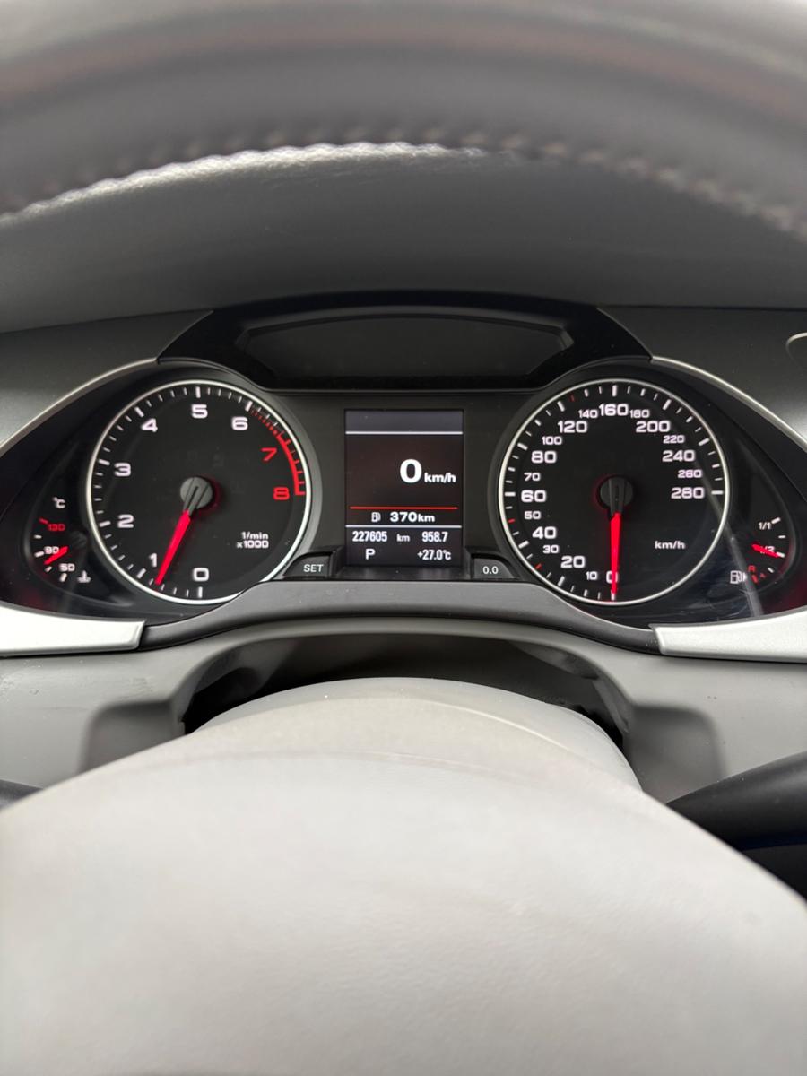Audi A4 2010 — photo 13
