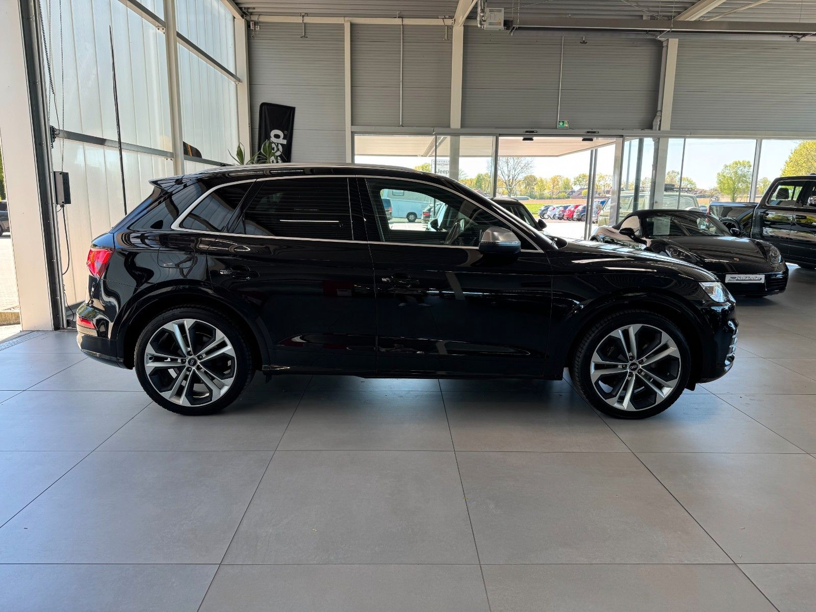 Fahrzeugabbildung Audi SQ5 3.0TDI quattro "Magnetic-Ride 3-Zonen-Klima"