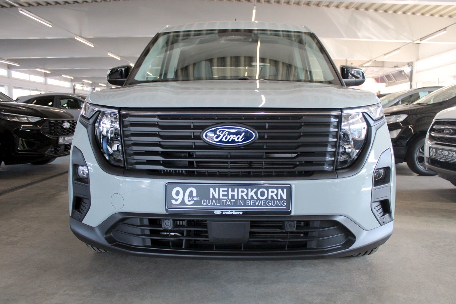 Fahrzeugabbildung Ford Tourneo Courier Titanium AHK Kamera WinterPaket2