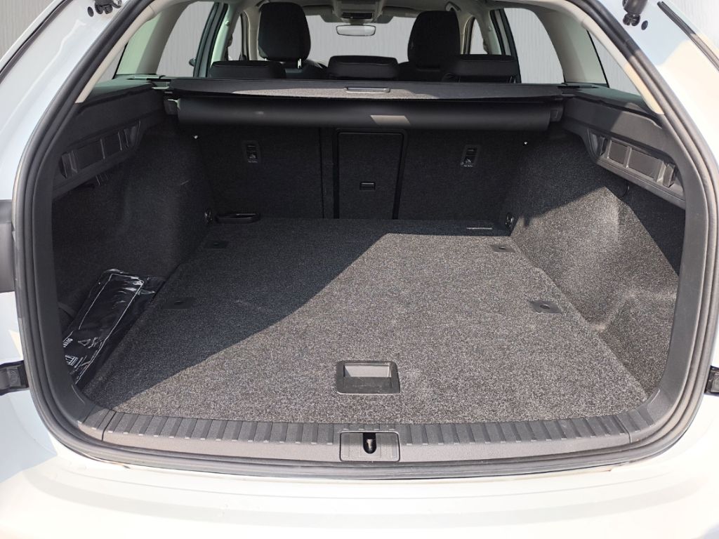 Skoda Octavia Combi TDI DSG Selection SHZ LHZ PDC RKam foto 9
