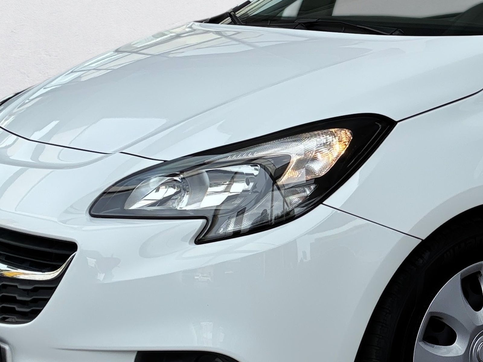 Fahrzeugabbildung Opel Corsa E 1.4 Edition PDC,SHZ,Winterp.