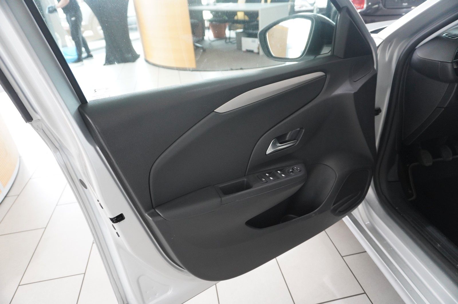 Fahrzeugabbildung Opel Corsa F 1.2 FACELIFT NAVI/LED/KAMERA/VIRTU./SHZ