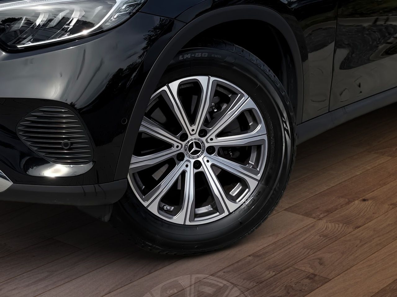 Fahrzeugabbildung Mercedes-Benz GLC 200 4M AVANTGARDE+AHK+AMBIENTE+LED+KAM+CARPL