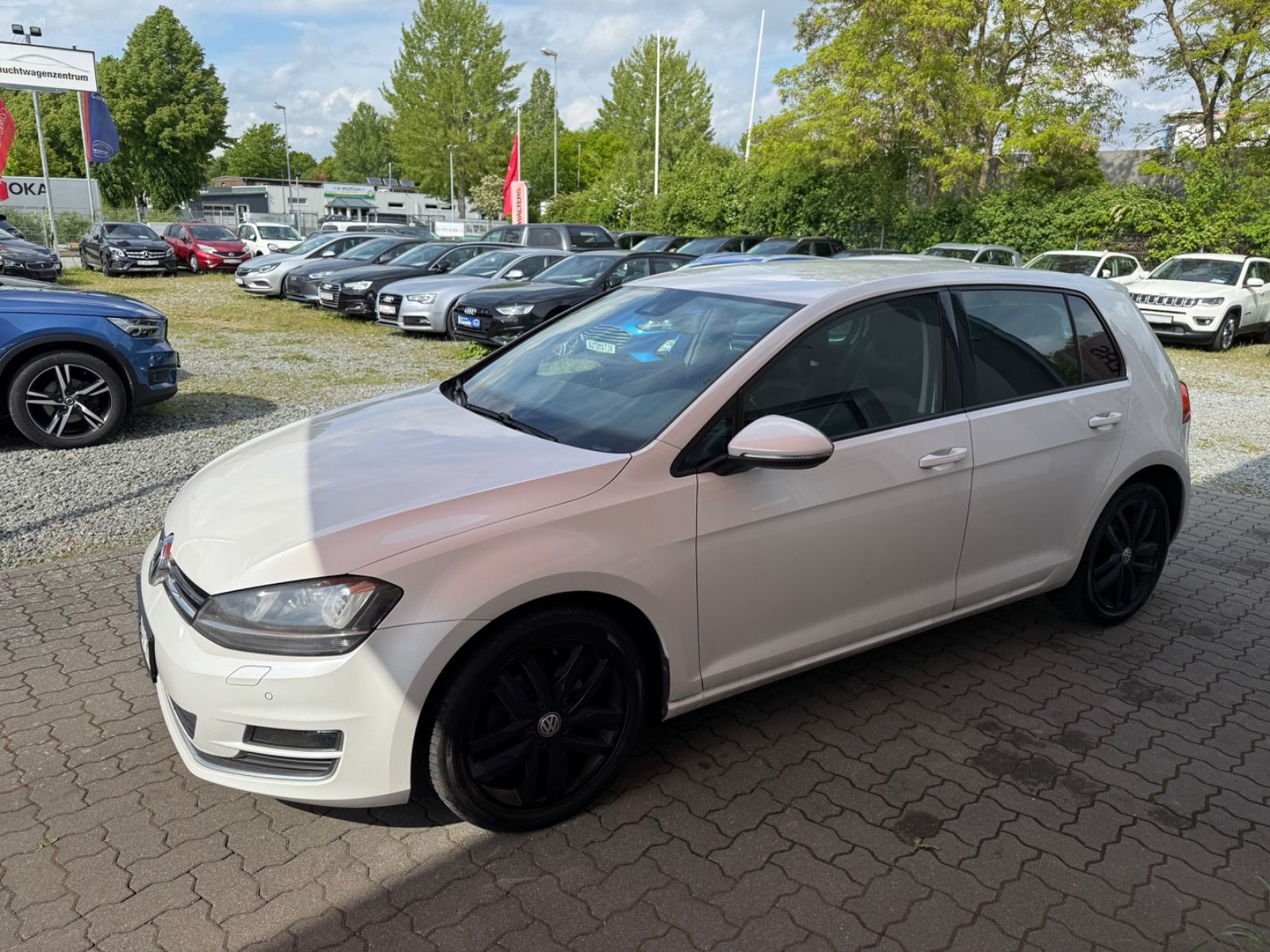 Volkswagen Volkswagen Golf VII Lim. Highline BMT=Leder-Kamera