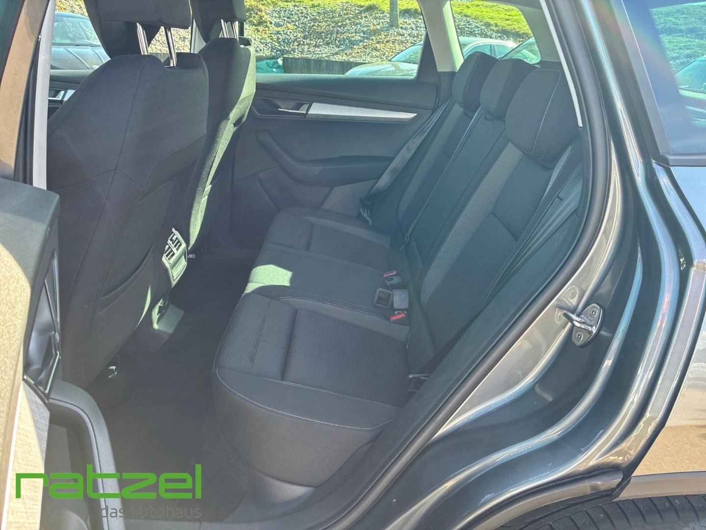 Fahrzeugabbildung SKODA Karoq Tour 4x4 Ambition TDI 2.0 ALLRAD AHK LED N