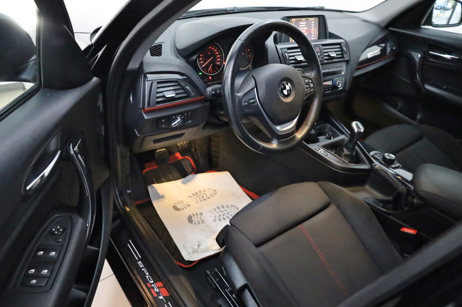 Fahrzeugabbildung BMW 118i Lim. 5-trg. Sport Line SH,PDC,SR+WR