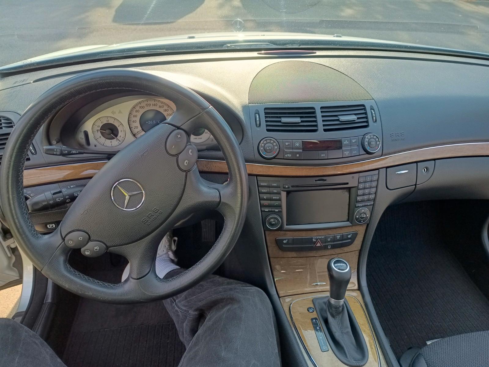 Mercedes-Benz E220 2009 — photo 12