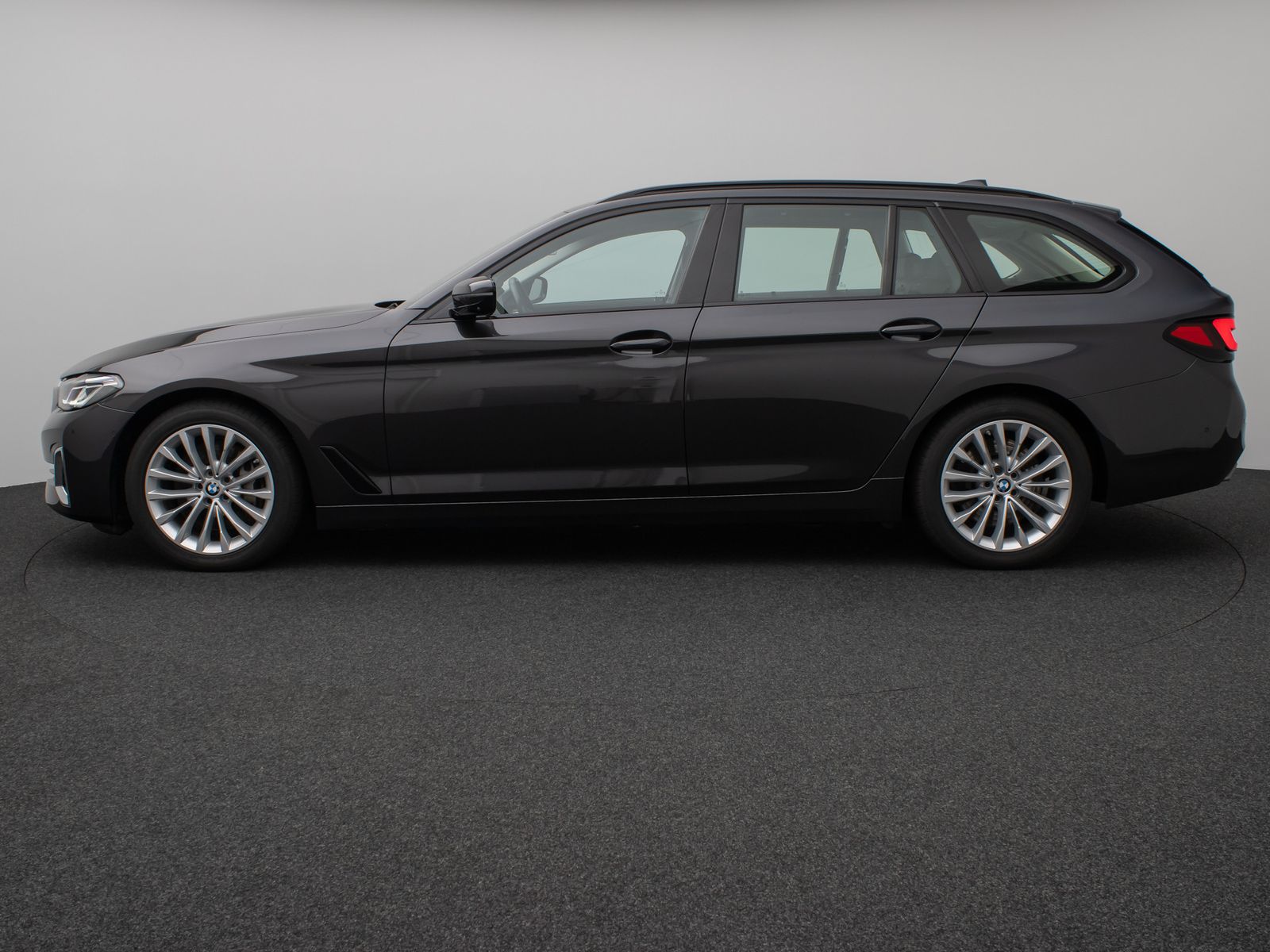 Fahrzeugabbildung BMW 530d xD  LuxuryLine Pano 360°HUD DAB H/K Massage