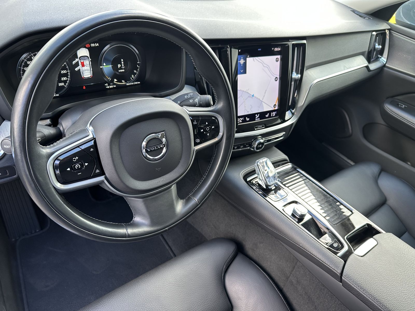 Fahrzeugabbildung Volvo V60 T6 AWD Recharge Inscription NAV+LED+ACC+AHK