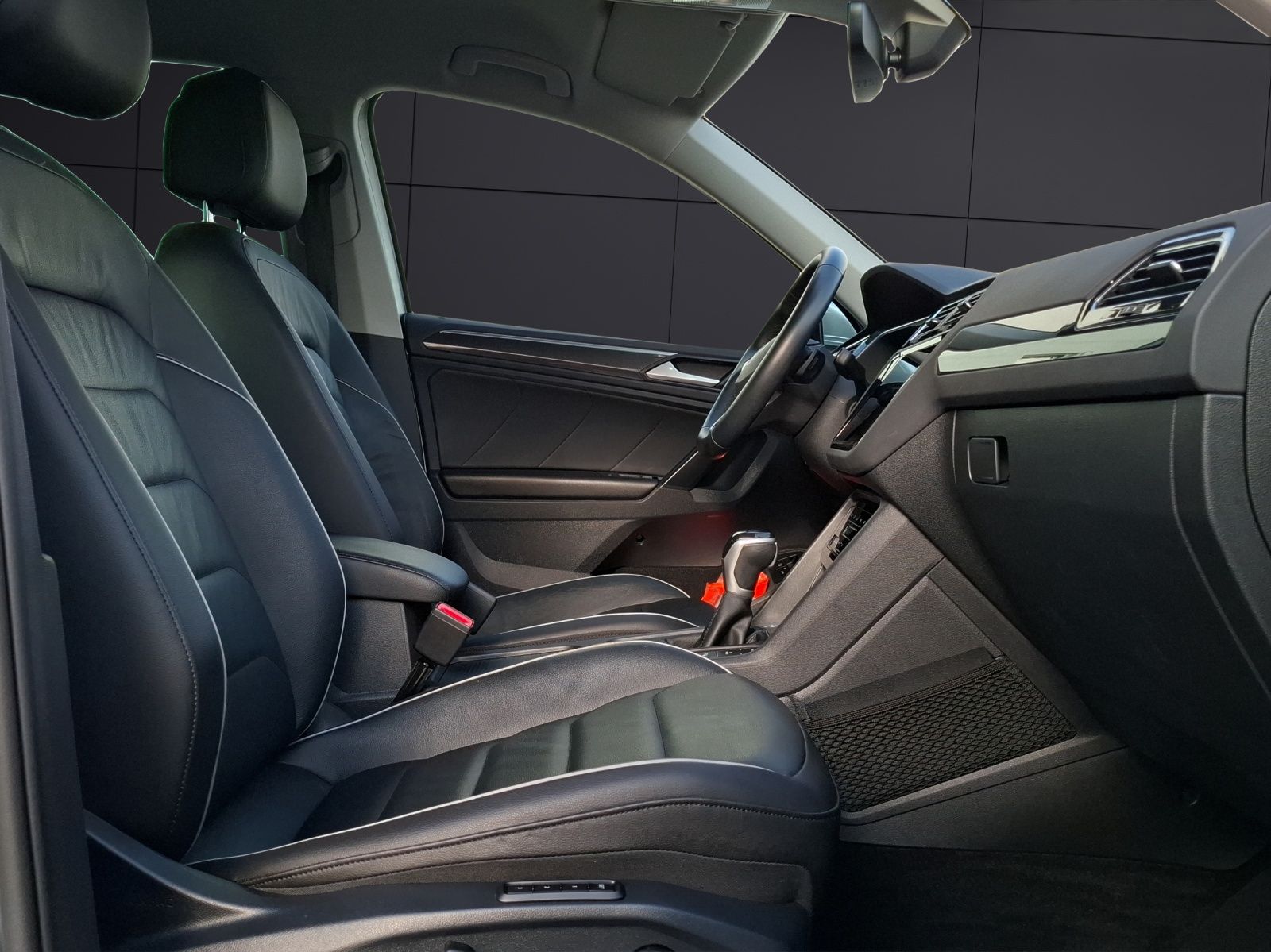 Fahrzeugabbildung Volkswagen Tiguan eHybrid Elegance DSG Matrix AHK Navi AID