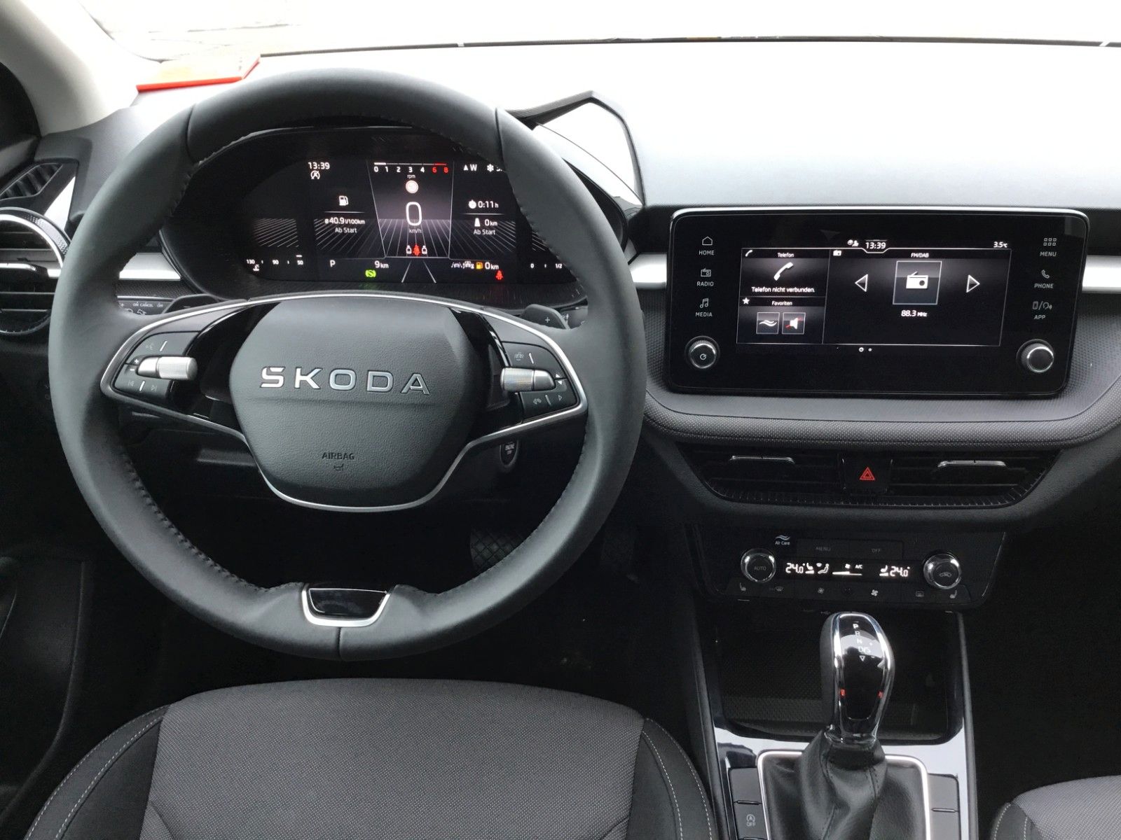 Fahrzeugabbildung SKODA Fabia 1.0l TSI DSG Selection+15"+LED+Sitzheizung