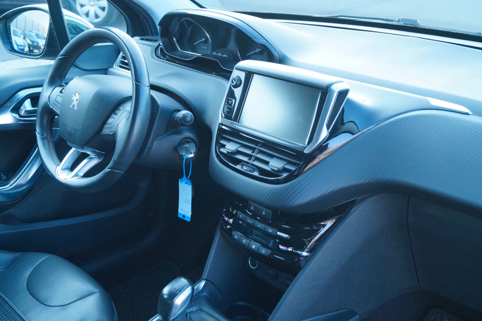 Fahrzeugabbildung Peugeot 2008 Allure *TÜV, Inspektion neu + Garantie