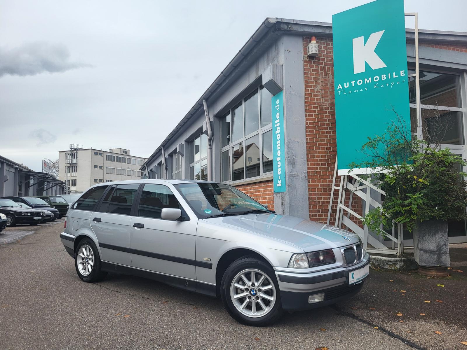BMW 318i Touring Comfort Edition