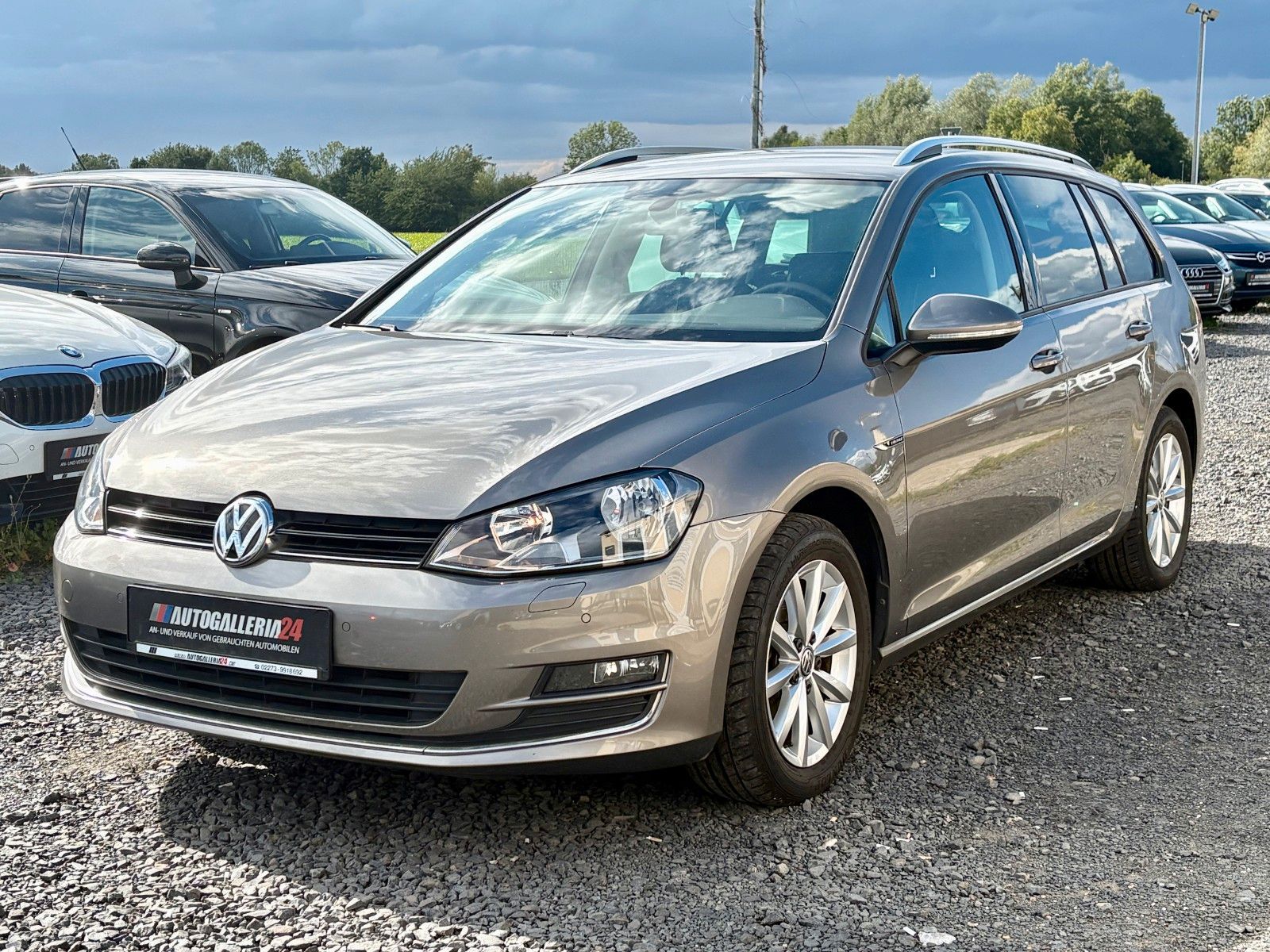 Fahrzeugabbildung Volkswagen Golf VII 1.2 TSI Variant Lounge 1.HAND SCHECKHEF